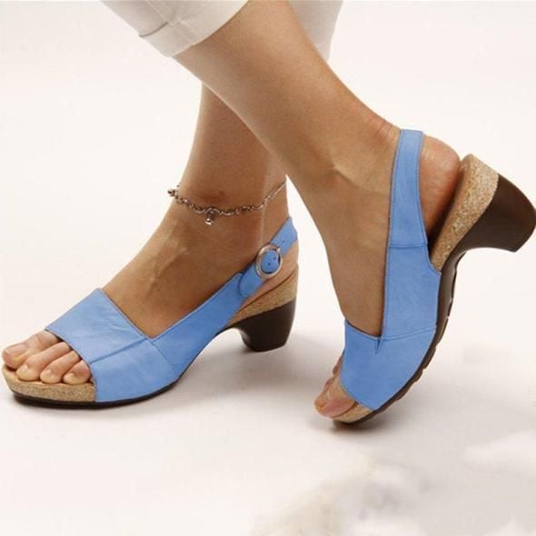 Bequeme elegante Schuhe mit niedrigem Blockabsatz