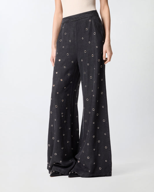Wide-leg jeans in dark denim with eyelets