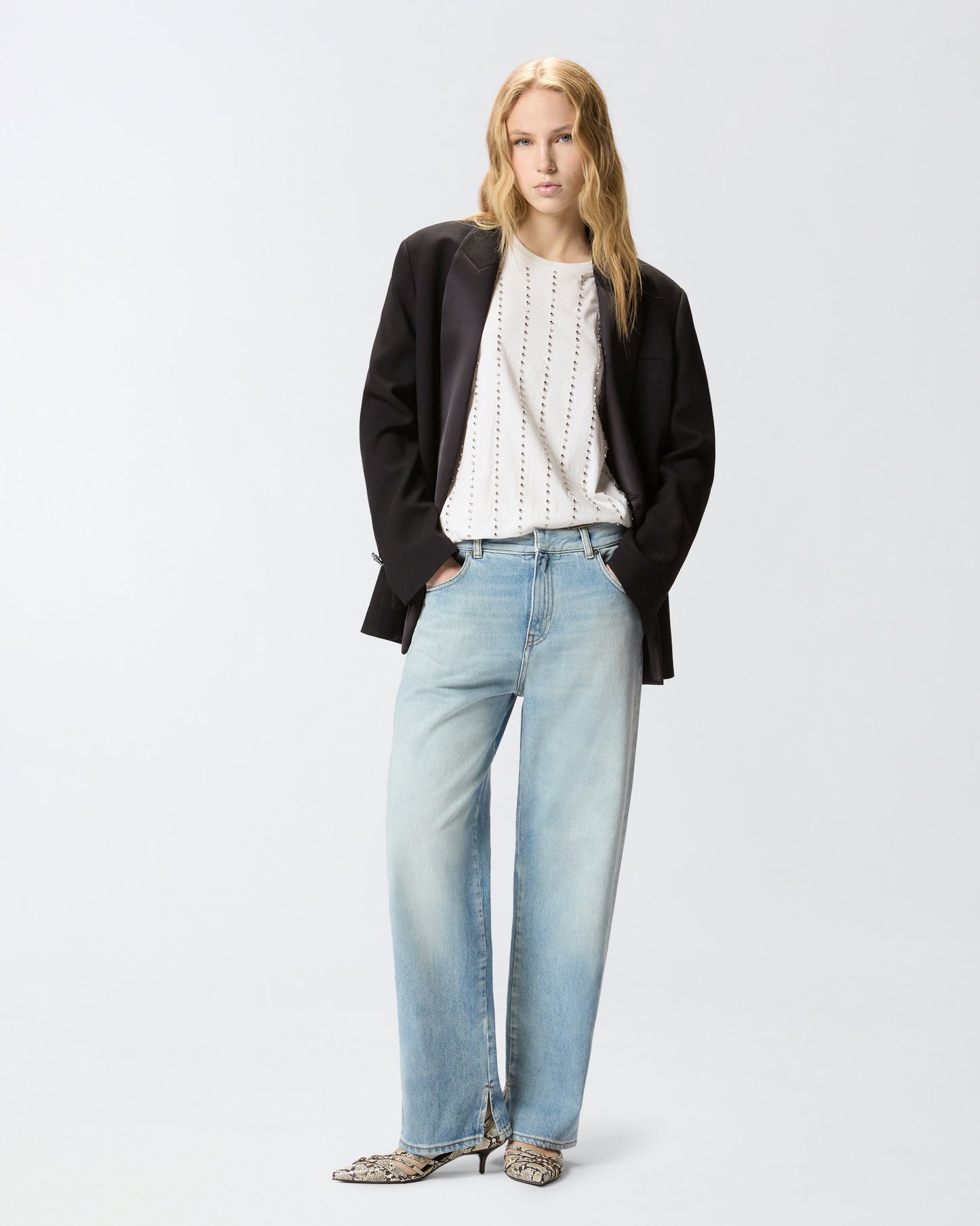 Loose-fit jeans with slits
