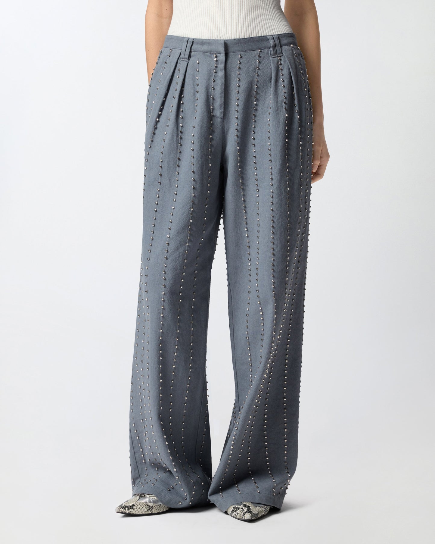Trousers with jewel stripes
