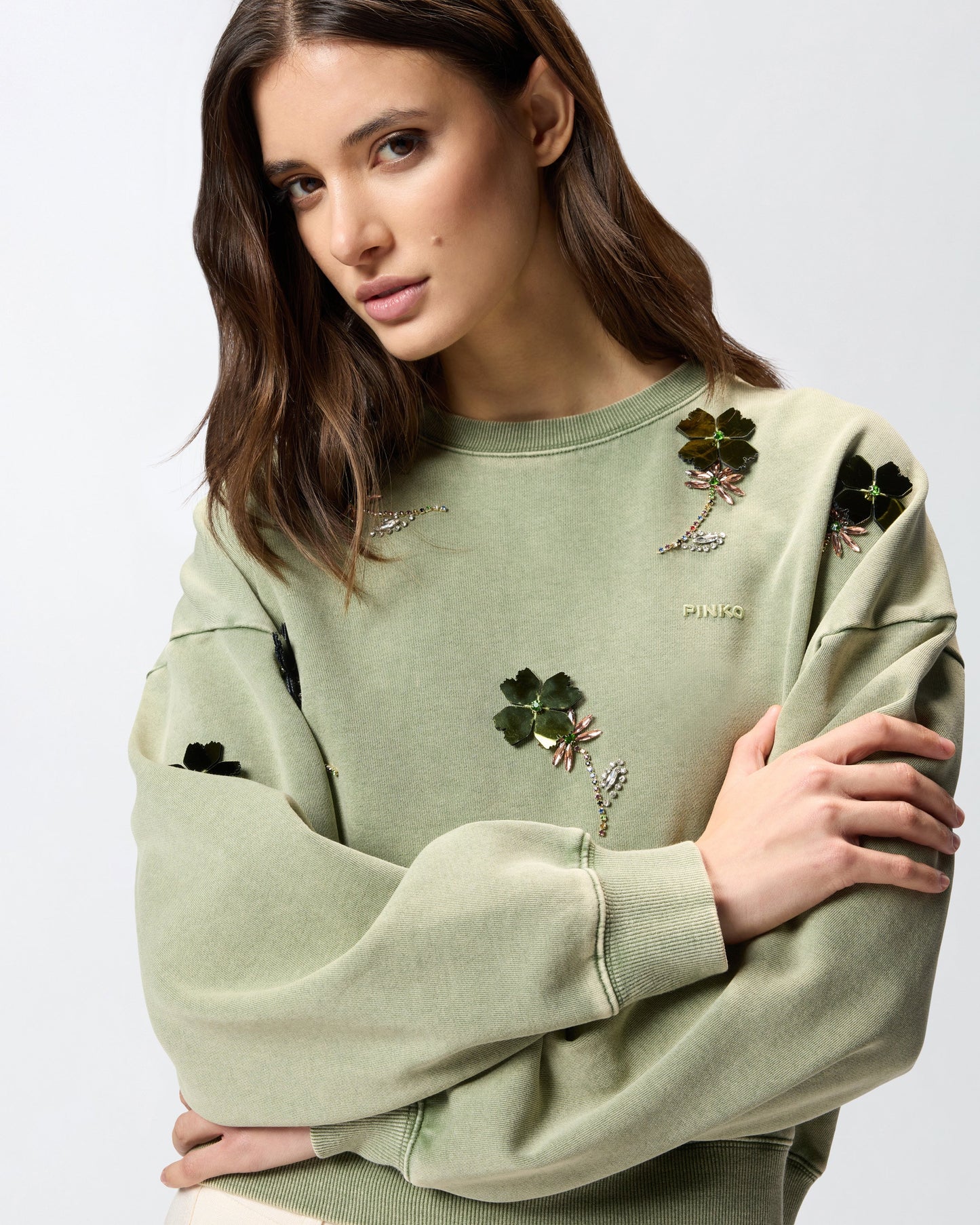 Sweatshirt with jewel flowers