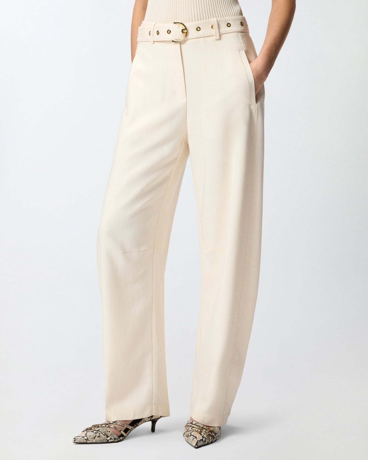 Trousers with belt