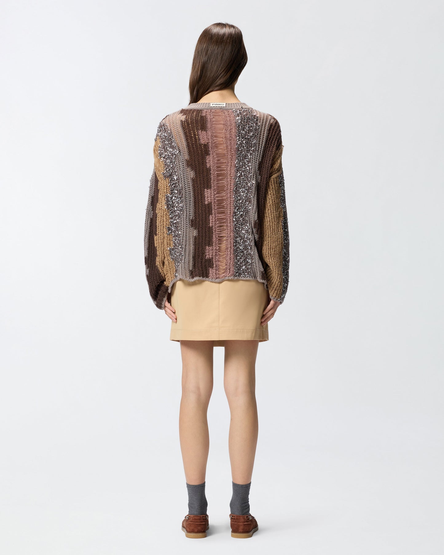Sweater with inlays in contrasting yarn