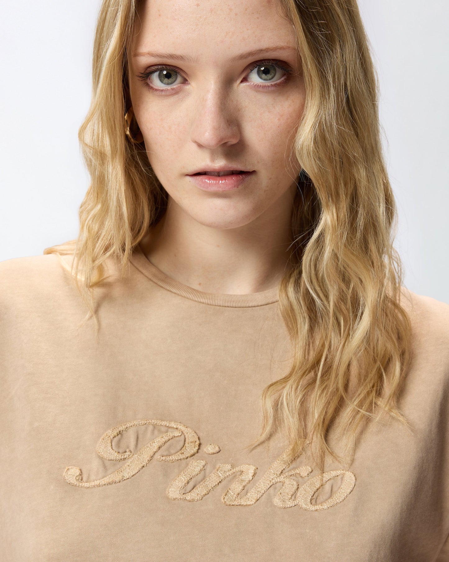 T-shirt with logo distressed embroidery