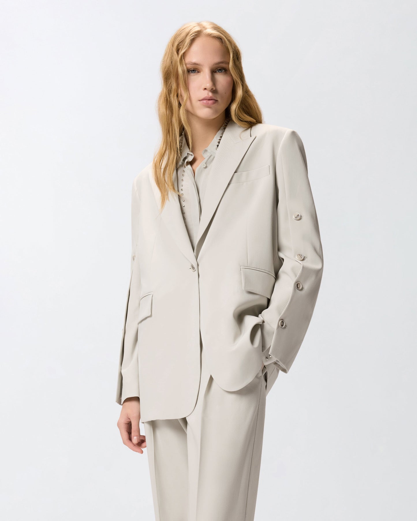 Flowing jacket with slits