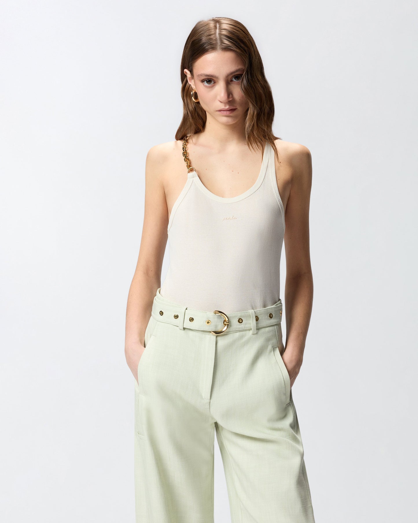 Sleeveless top with chain