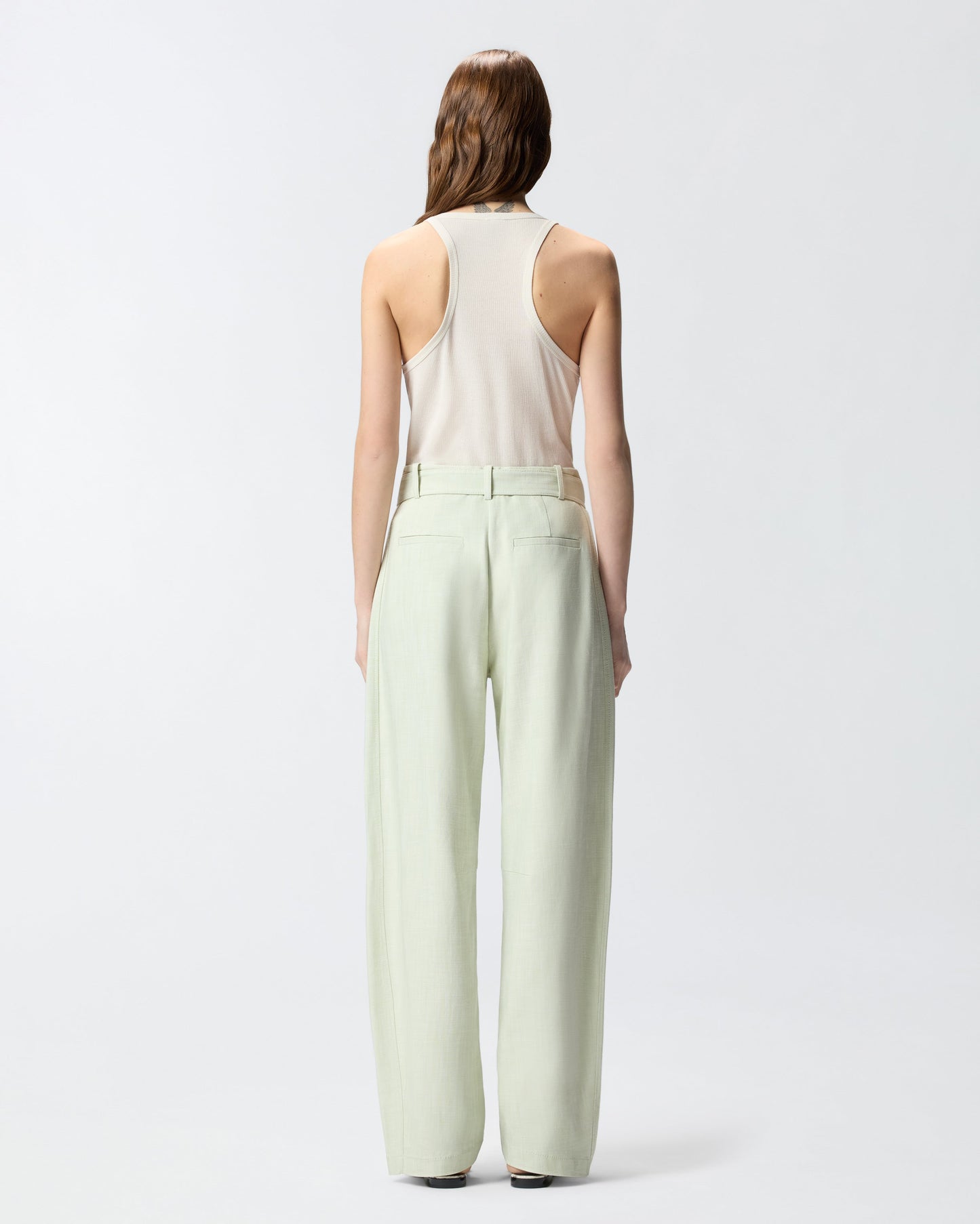 Sleeveless top with chain