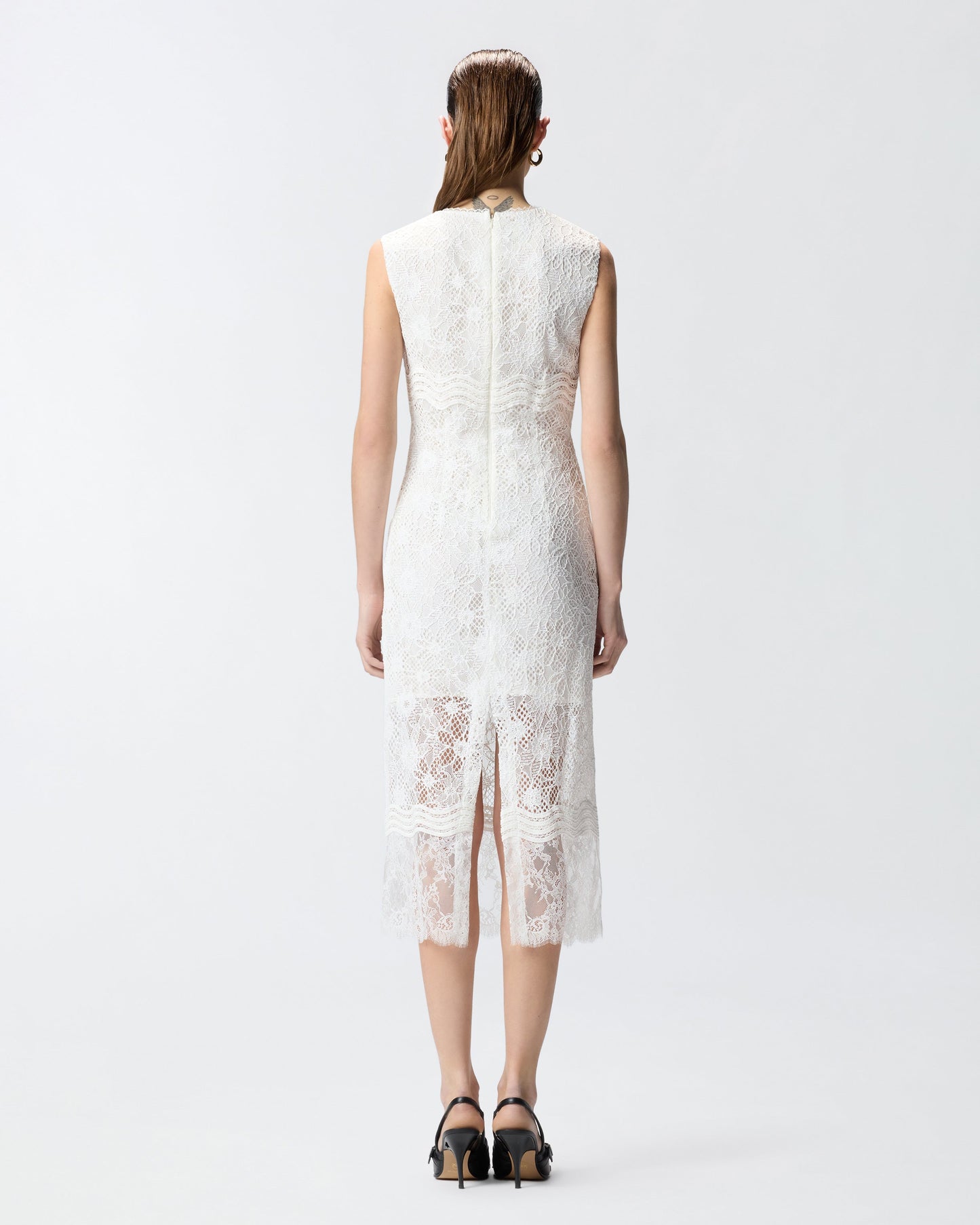 Sleeveless midi dress in lace