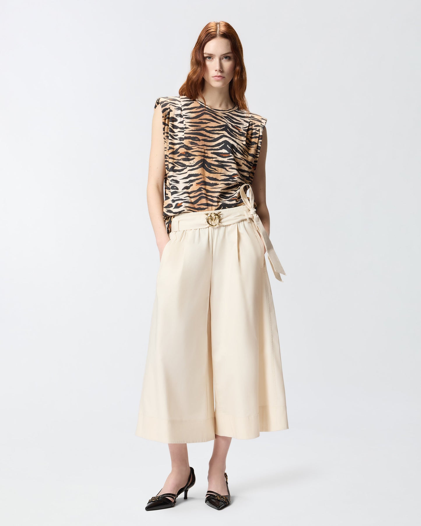 Sleeveless sweater with tiger print