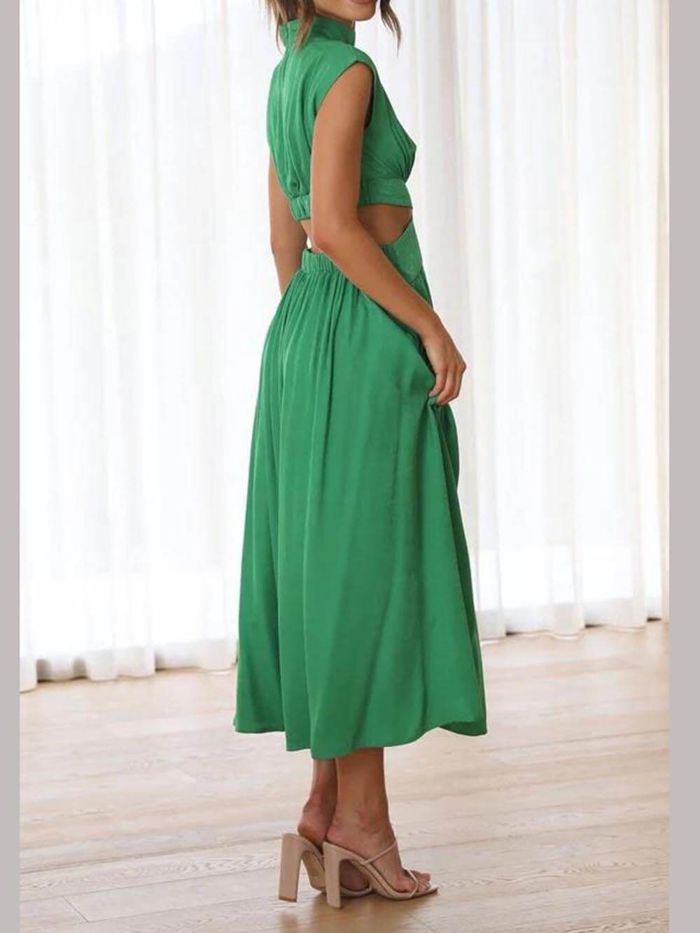 Urlaubs-Midikleid mit Cut-Out und Taschen