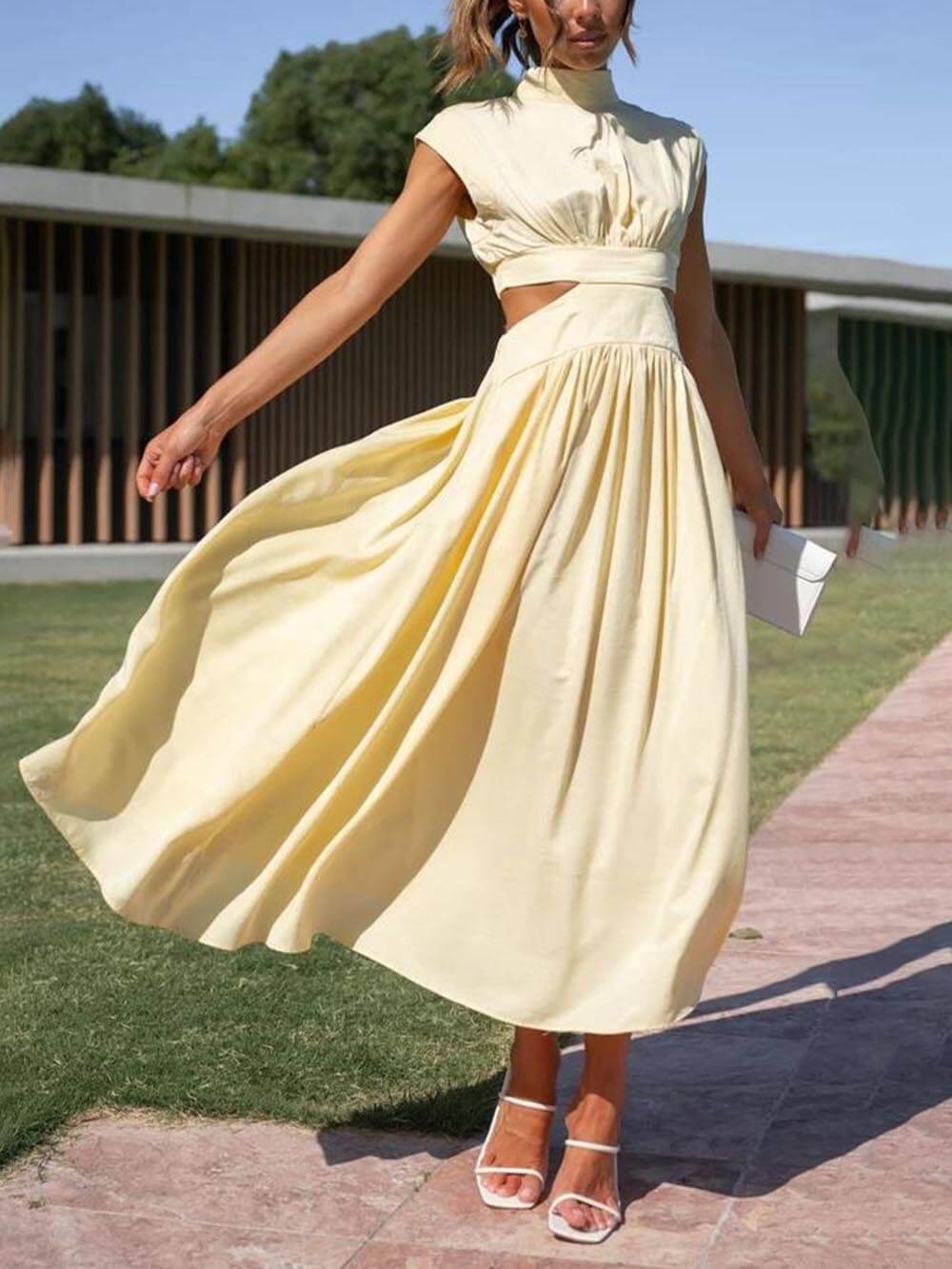 Urlaubs-Midikleid mit Cut-Out und Taschen