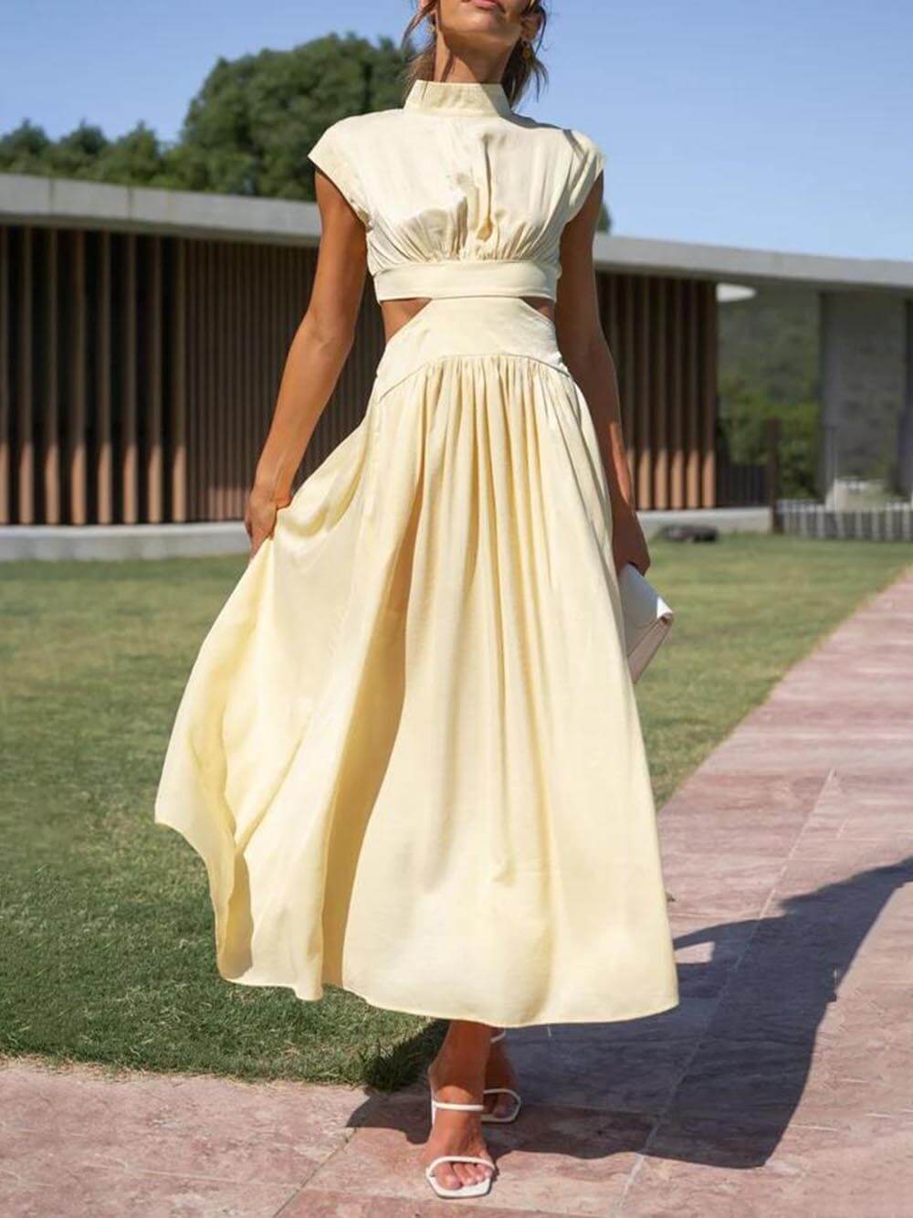 Urlaubs-Midikleid mit Cut-Out und Taschen