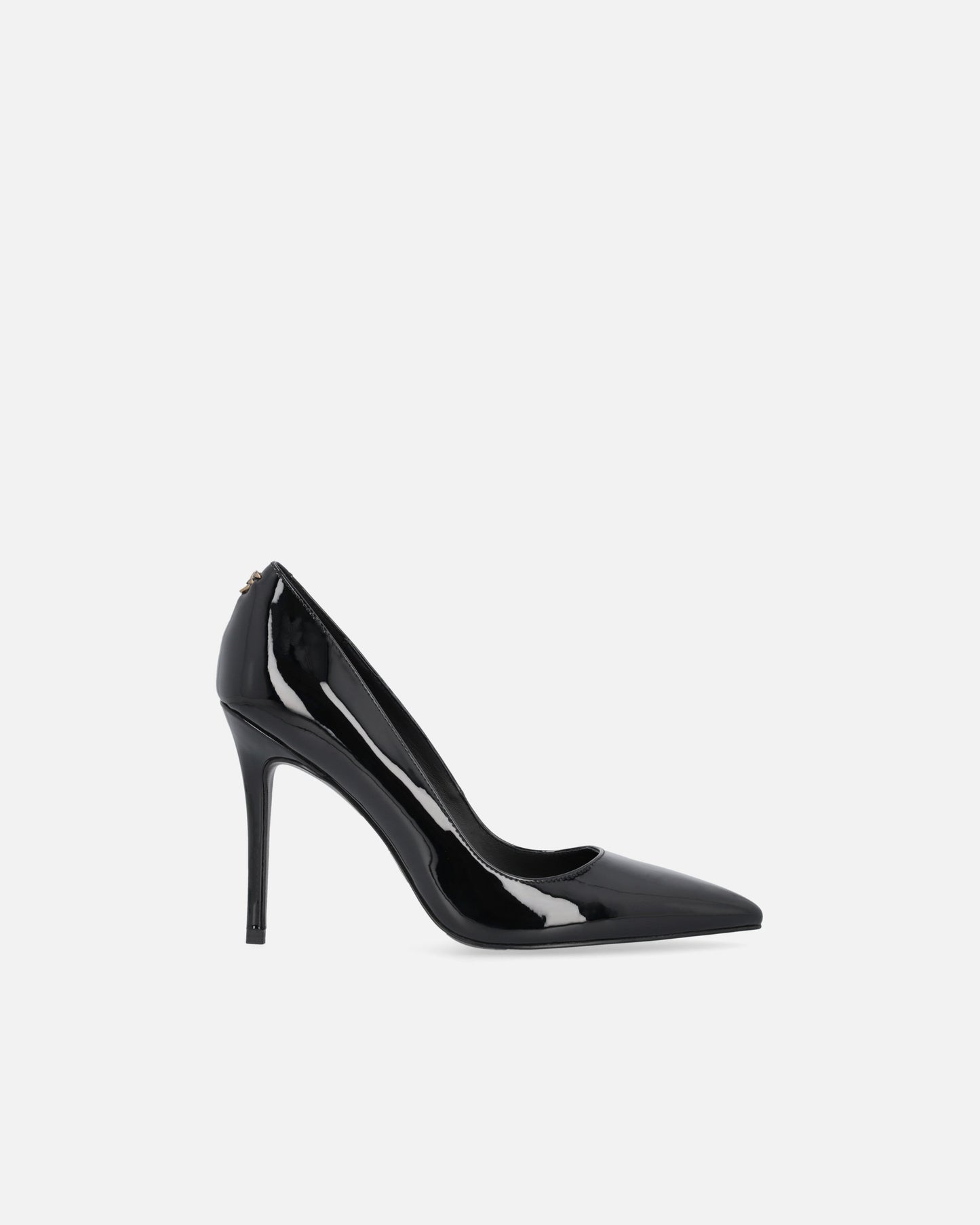 Shiny heeled pumps