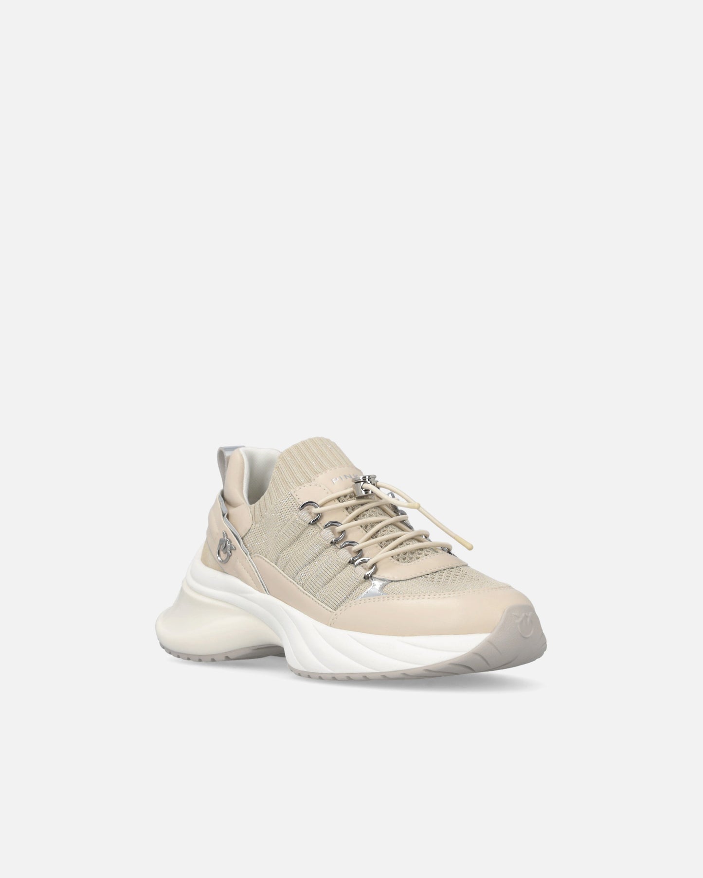 Knitted sneakers with laces and cord lock