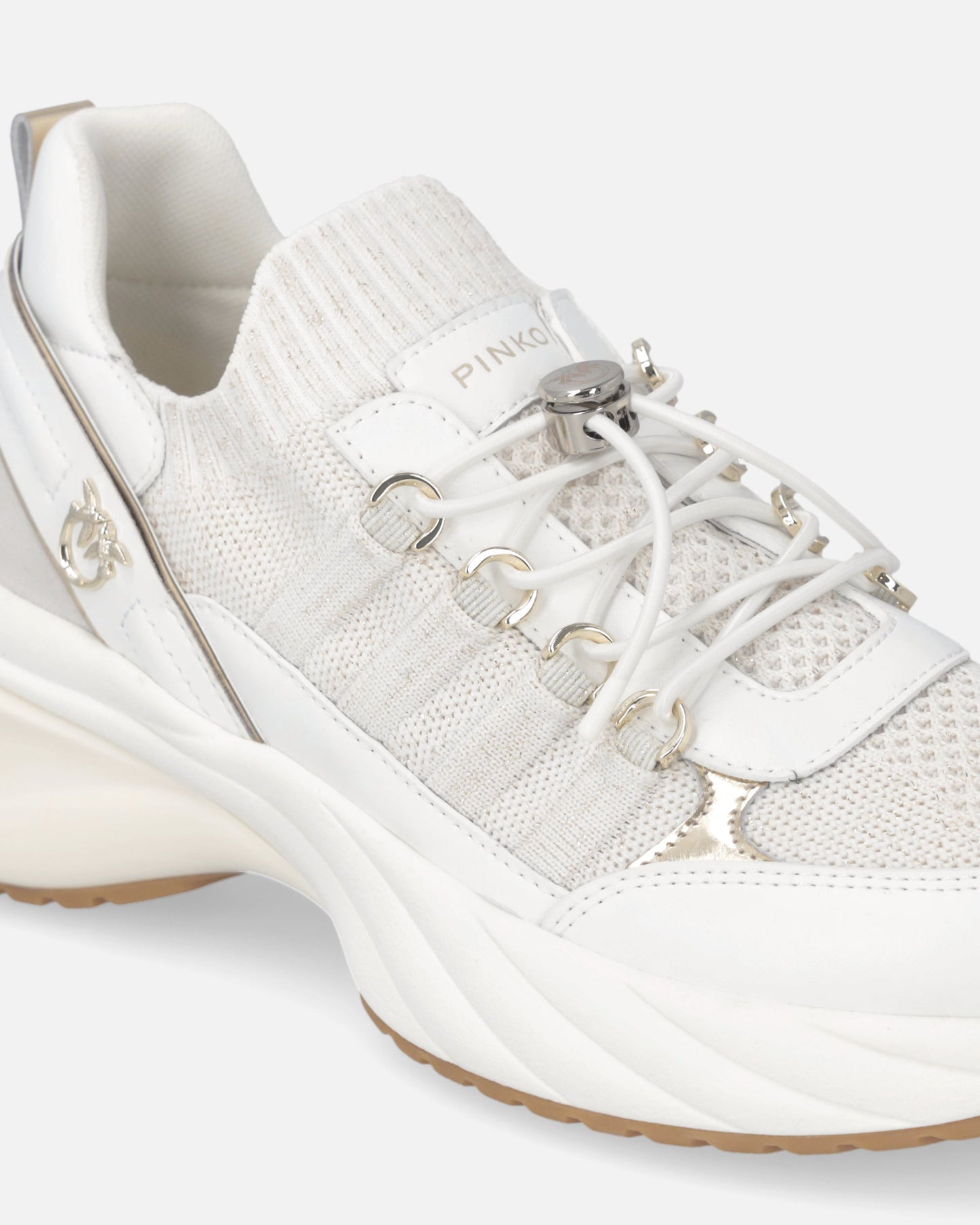 Knitted sneakers with laces and cord lock