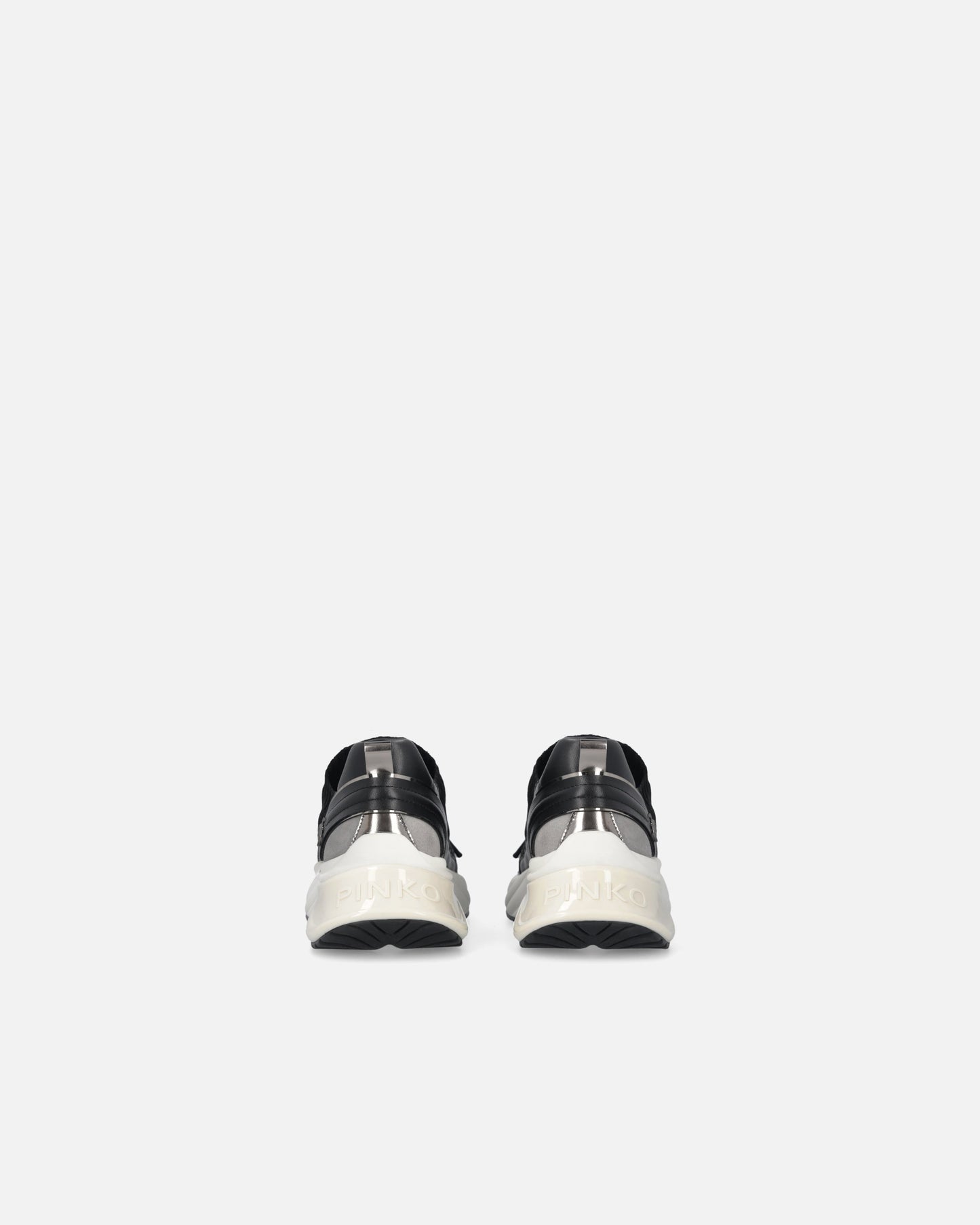 Knitted sneakers with laces and cord lock