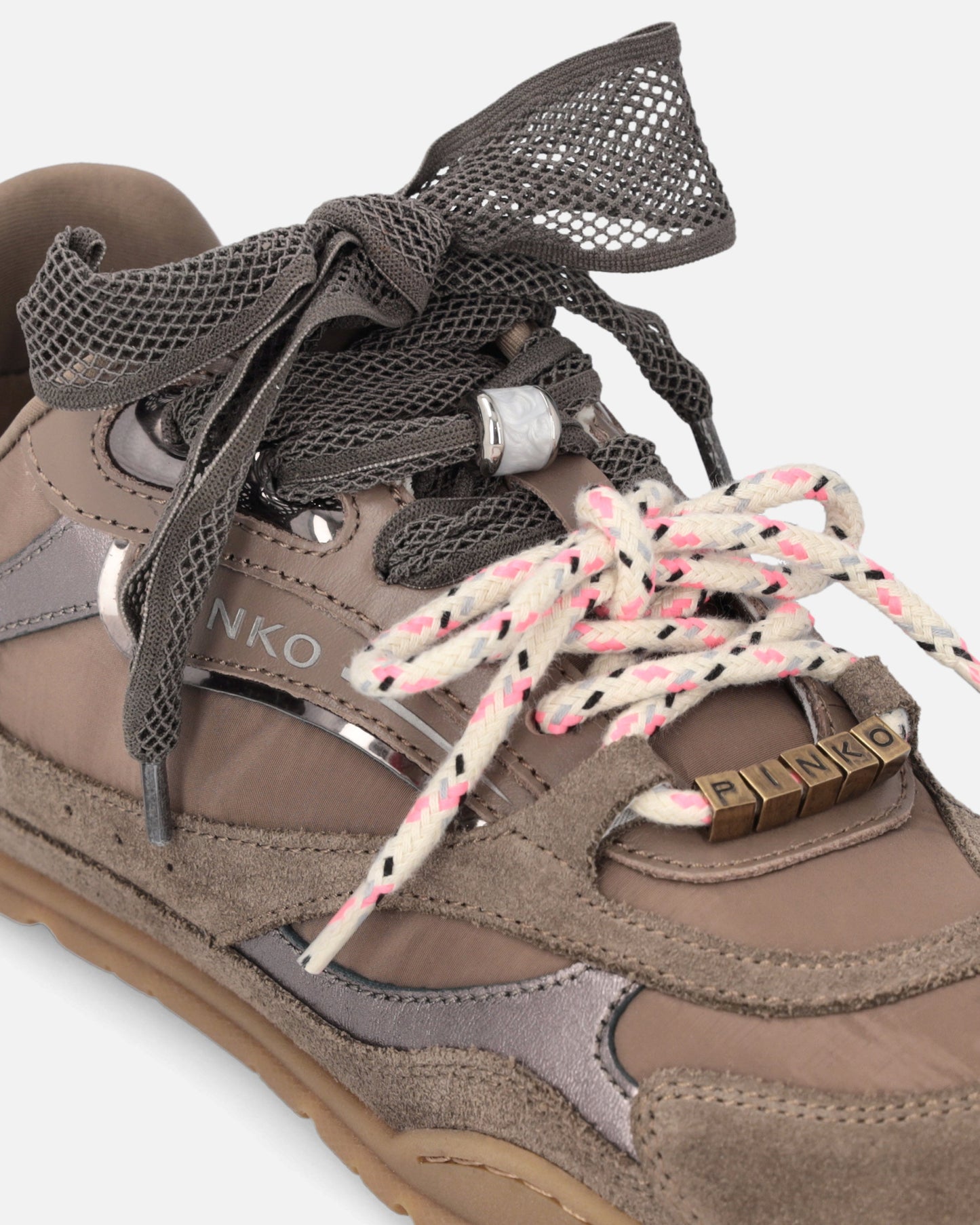 Sneakers with double laces and logo details